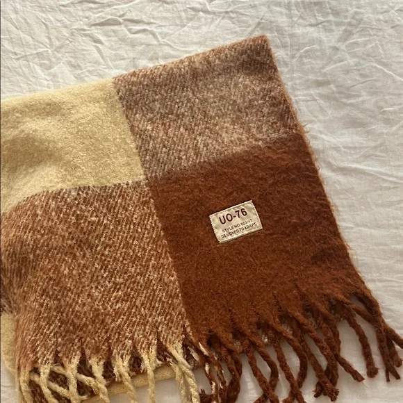 Brown and Cream Scarf - Picture 4 of 6